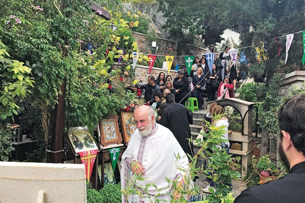 «Βρυχάται» ο πατέρας Δημήτριος Λουπασάκης: «Είμαι καθαρός, δεν έχω λερώσει το ράσο μου»