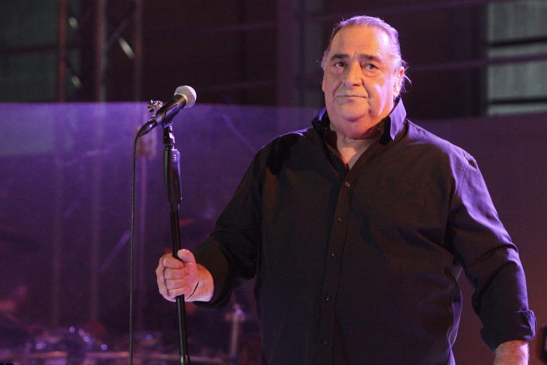 Ο Βασίλης Καρράς στο «Just the 2 of Us»