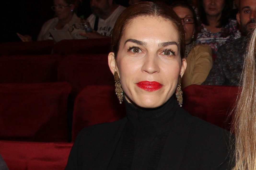 Ηλέκτρα Νικολούζου: Ο χωρισμός που την έριξε ψυχολογικά, η απομόνωση στην Κέρκυρα και το «Μαύρο ρόδο»