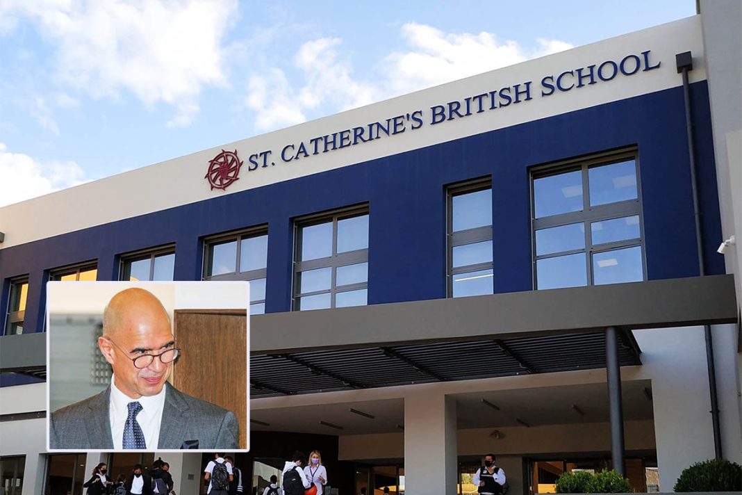 Στα «κάγκελα» οι γονείς στο St. Cathrine's