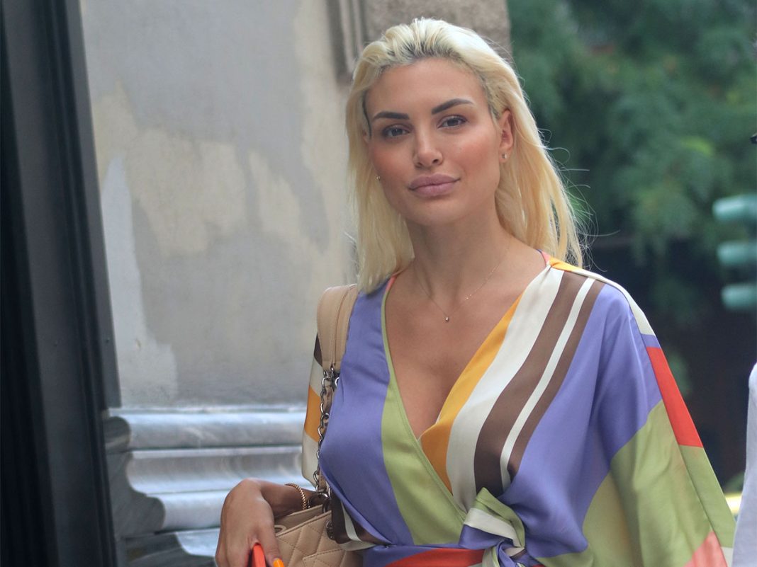 Το πολύχρωμο jumpsuit της Αλεξάνδρας Παναγιώταρου που τράβηξε τα βλέμματα