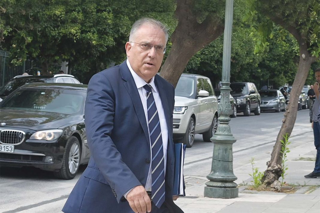 Έξι ένστολοι φρουρούν το άδειο εξοχικό του Τάκη Θεοδωρικάκου