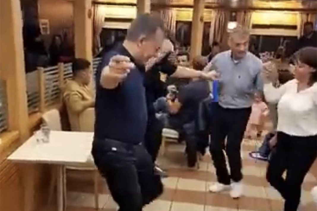 Το ζεϊμπέκικο του Γιάννη Βρούτση εν πλω