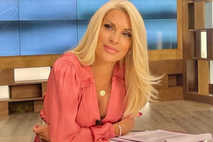 Ελένη Μενεγάκη: Η φωτό αγκαλιά με τον σύζυγό της στο λιμάνι της Άνδρου και το μήνυμά της
