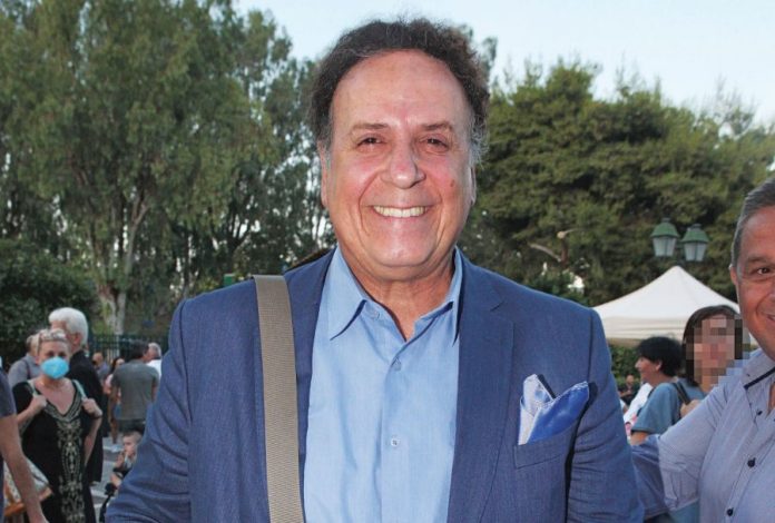 Ξεσπά ο Χάρης Ρώμας: «Βόθρος τα social media – Βλέπω σκηνοθέτη σαν ιερή αγελάδα που λέει τσιτάτα»