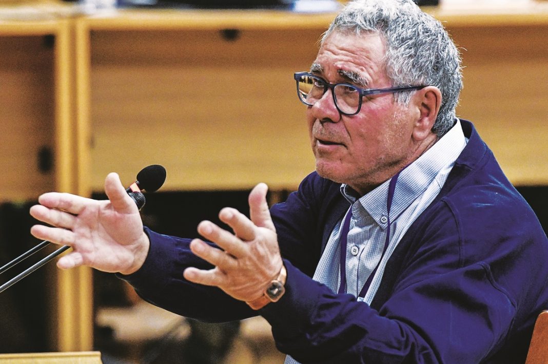 Συγκλόνισε η κατάθεση του πατέρα του Παύλου Φύσσα: «Είχε ανοιχτά τα μάτια και κοιτούσα να δω αίματα»