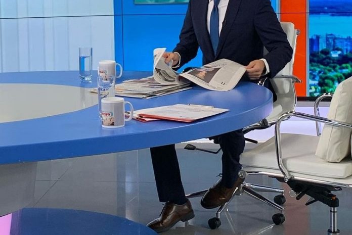 Από το πλατό των ειδήσεων στη σειρά «Η γη της ελιάς»