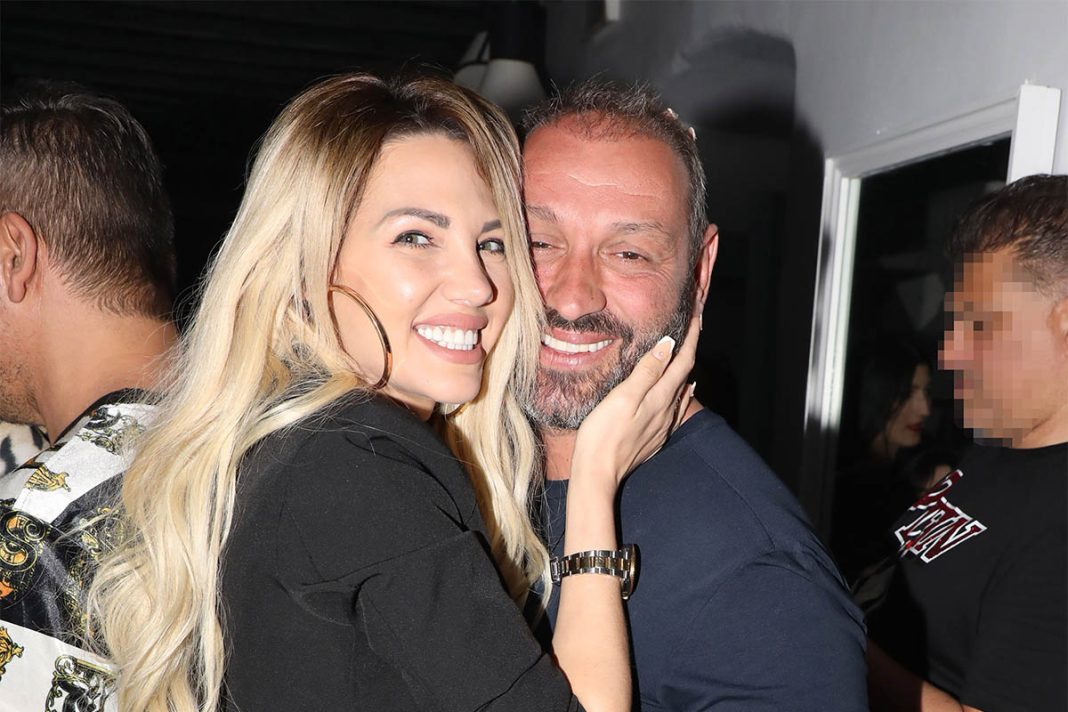 Η Σάσα Μπάστα διαψεύδει ότι παίρνει διαζύγιο με τον Δημήτρη Κουσαθανά