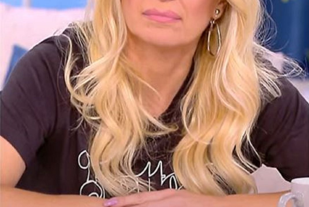Ελληνίδα δημοσιογράφος: «Το πρόσωπό μου δεν είναι αυτό που θα ήταν κανονικά. Κάνω μπότοξ»