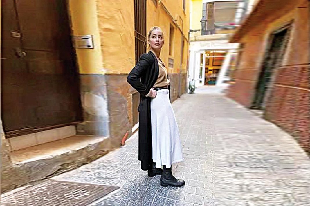 Ινκόγκνιτο σε βίλα διεφθαρμένης πολιτικού η Άμπερ Χερντ