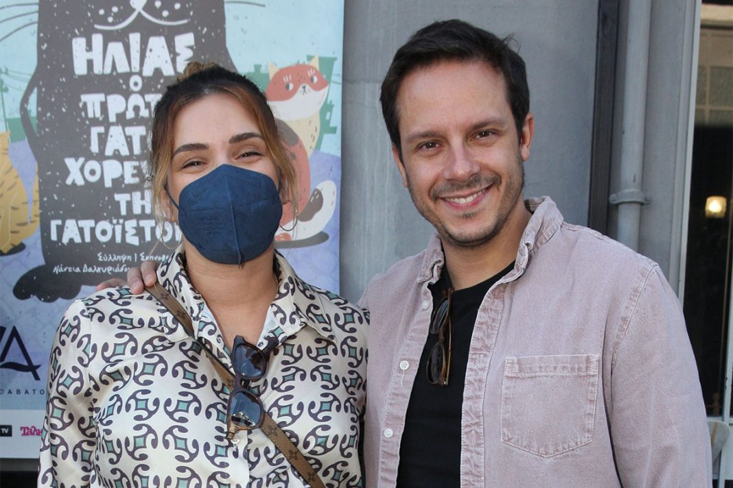 Στο θέατρο η Αντιγόνη Ψυχράμη και ο Δημήτρης Μακαλιάς