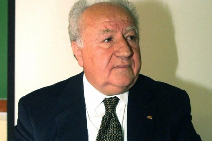 Έφυγε από τη ζωή ο σεισμολόγος Βασίλης Παπαζάχος