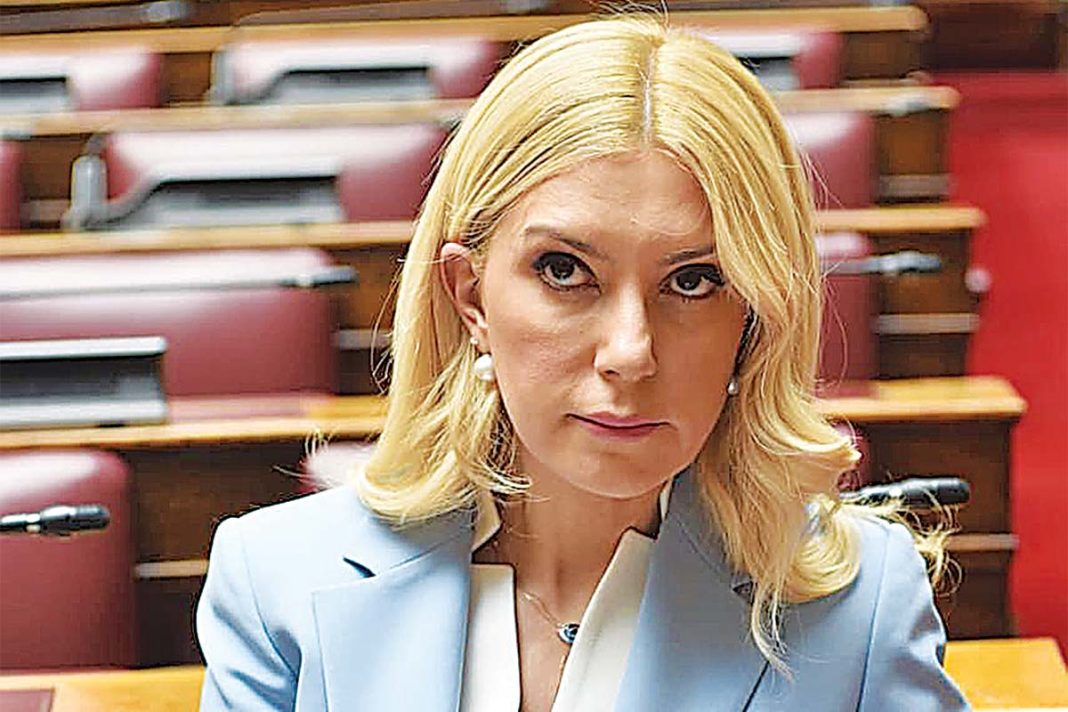 Τι σχέση έχουν η Ελεονώρα Μελέτη με τη Φωτεινή Αραμπατζή;