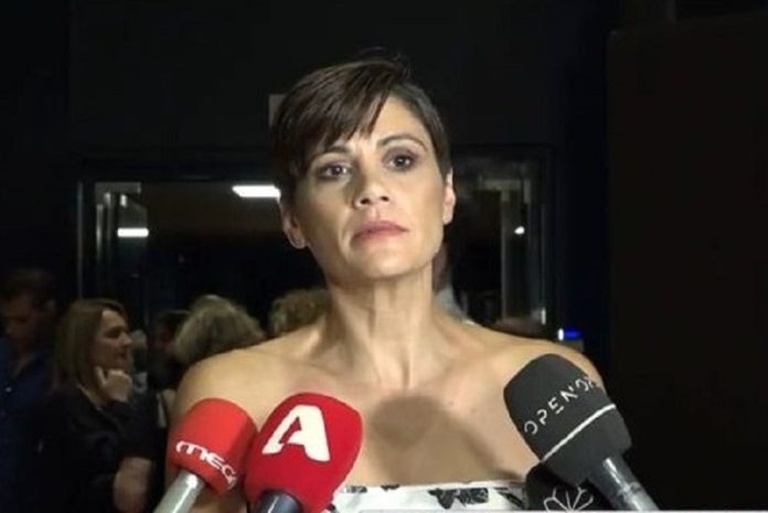Εκνευρισμένη η Άννα Μαρία Παπαχαραλάμπους: «Δεν με ρωτάει ο κόσμος, εσείς με ρωτάτε»