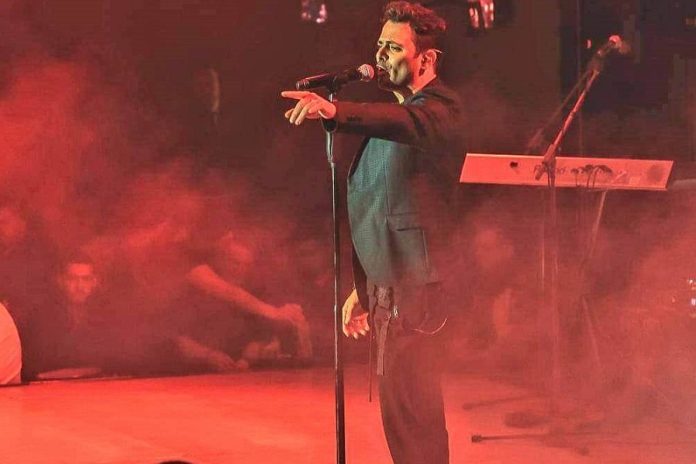 Εντυπωσιάζει στο «Vegas Live Stage» o Nίκος Δούρος