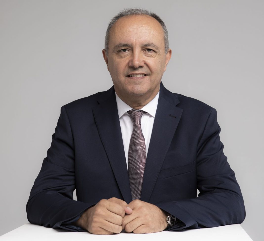 Θεόδωρος Καράογλου: Μιλά για τη μάχη που έδωσε με τον σπάνιο σε άντρες καρκίνο του μαστού