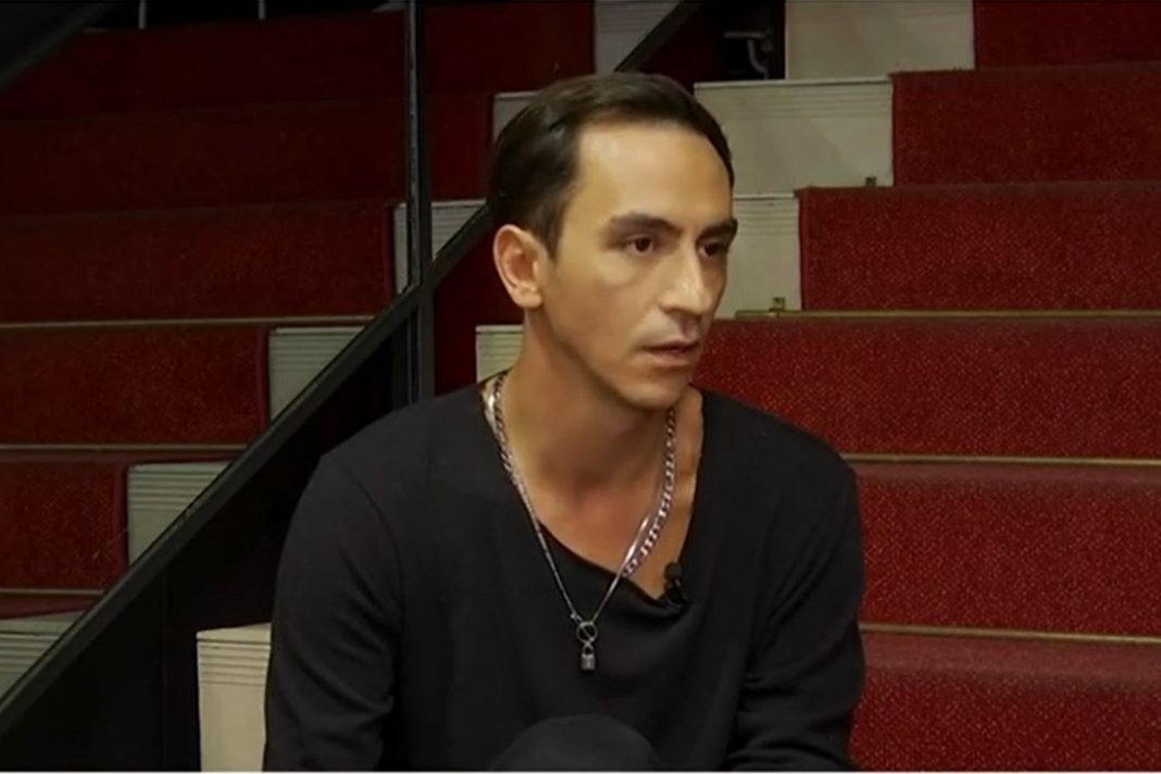Τόλης Παπαδημητρίου για «J2US»: «Μόλις άκουσα το όνομα της Μπέσσυς είπα αμέσως ναι»
