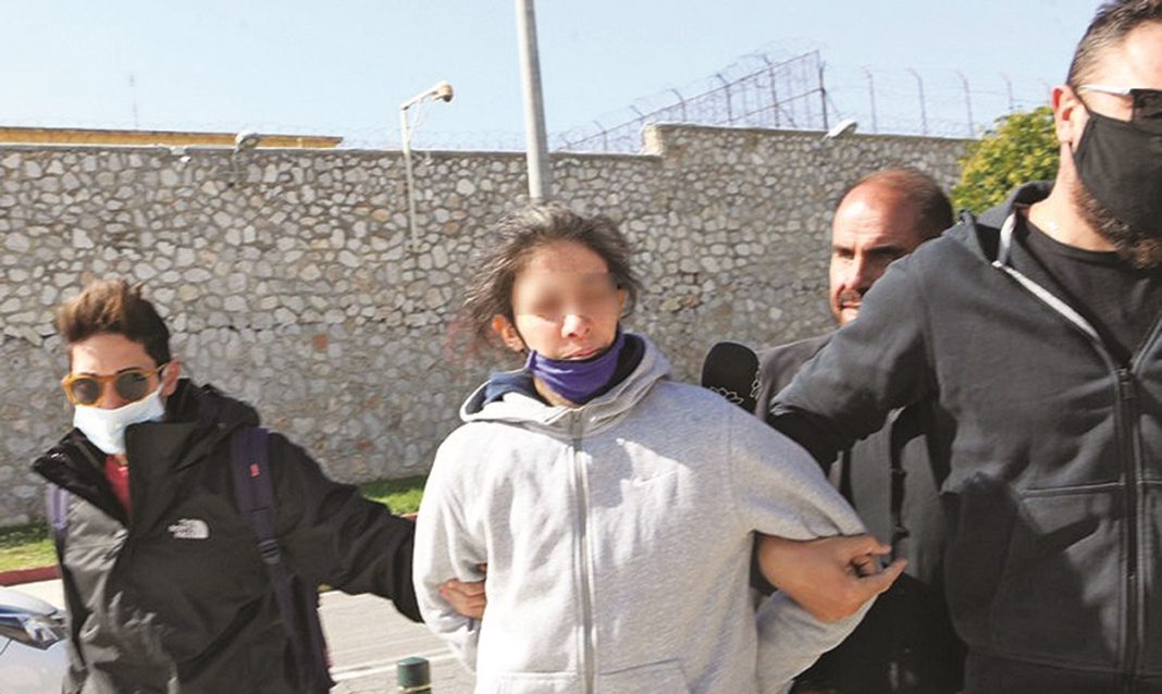 Βιασμός 12χρονης: Ούτε στο προαύλιο των φυλακών η μητέρα της μικρής