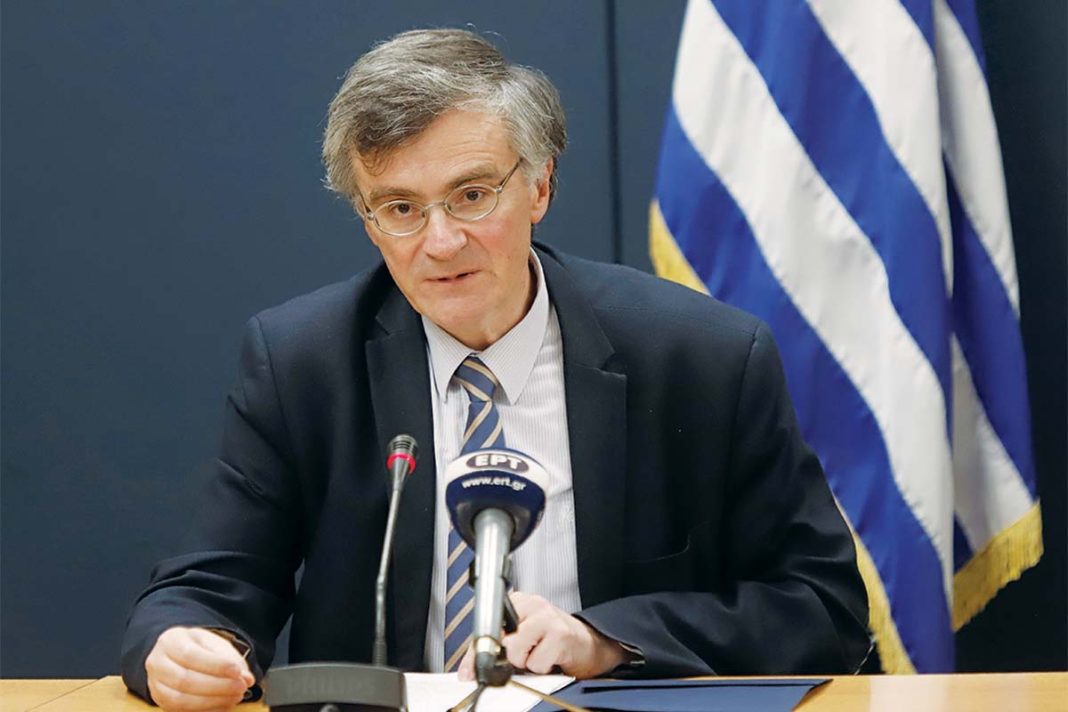 Χειρουργείο στο χέρι για τον λοιμωξιολόγο Σωτήρη Τσιόδρα