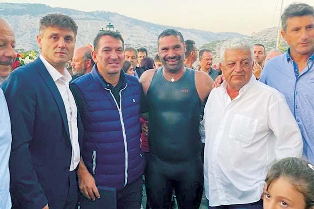 Παρά τις προκλήσεις των Τούρκων, ο «χρυσός» παραολυμπιονίκης Ταϊγανίδης εκπλήρωσε το τάμα του