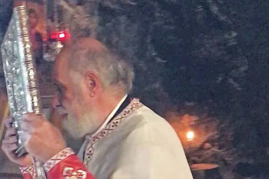 Ο... θαυματουργός πατέρας Δημήτριος Λουπασάκης επέστρεψε στους Αγίους Ισιδώρους