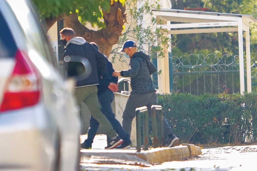Βιασμός 12χρονης: Απολογούνται σήμερα ο 43χρονος ηλεκτρολόγος και ο 55χρονος προπονητής ποδοσφαίρου