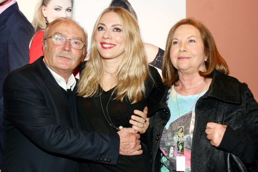 Ντίνος Καρύδης: «Η Σμαράγδα μας συντηρεί, αλλιώς ούτε το νοίκι δεν θα μπορούσαμε να πληρώσουμε»