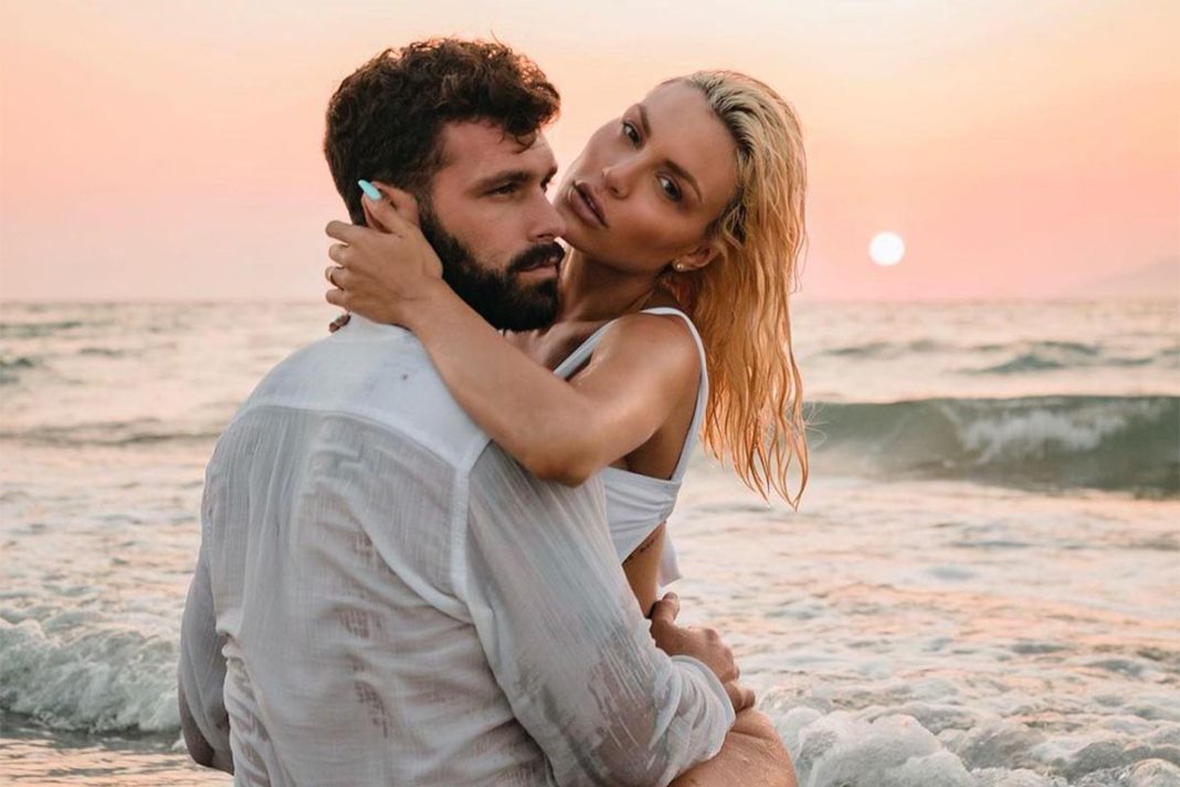 Ημίγυμνος ο Σχίζας μέσα σε τζακούζι με την Αλεξάνδρα Παναγιώταρου