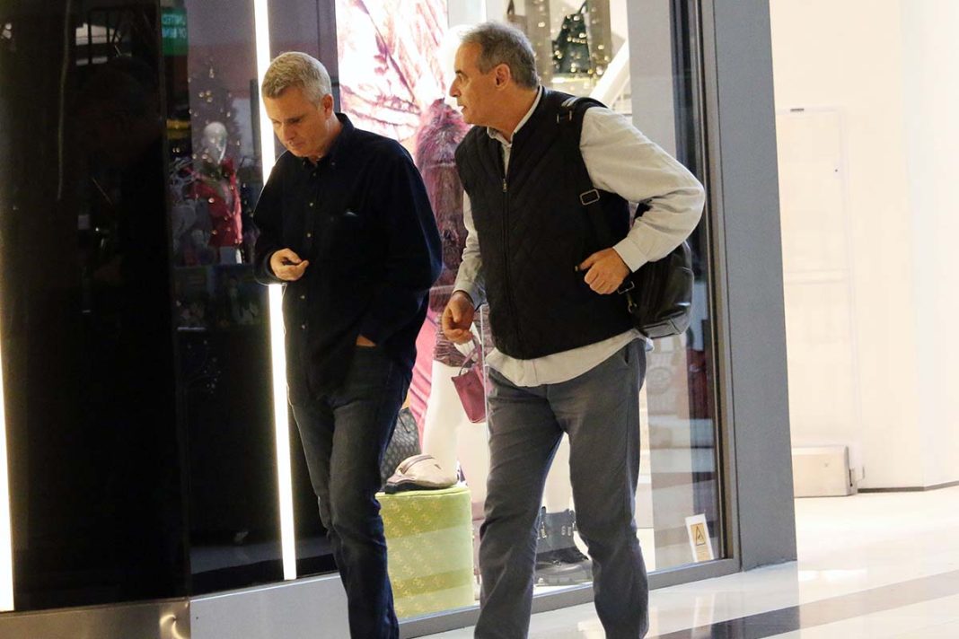 Ο Αντώνης Φουρλής και ο Ιορδάνης Χασαπόπουλος σε γνωστό εμπορικό κέντρο του Μαρουσίου