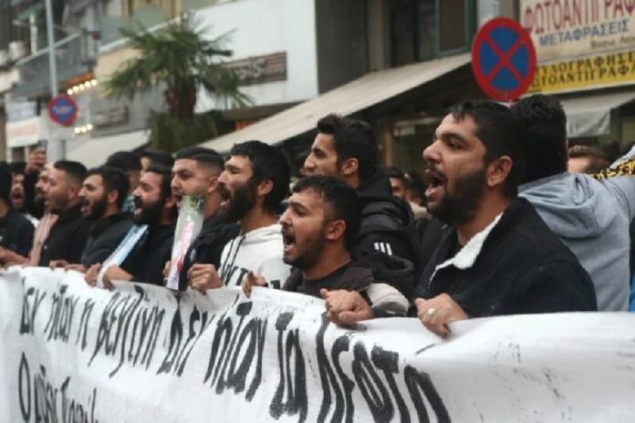 Πέθανε ο 16χρονος που πυροβόλησε ο αστυνομικός επειδή δεν πλήρωσε 20 ευρώ τη βενζίνη