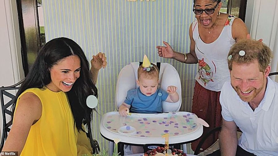 65369317 11515751 Meghan and Harry share a candid shot with Doria and Archie on hi a 21 1670488101469