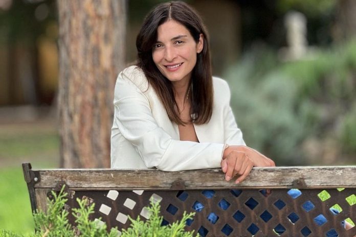 Η Αντιγόνη Κουλουκάκου με τον γιος της βόλταραν στην γαϊδουροχώρα
