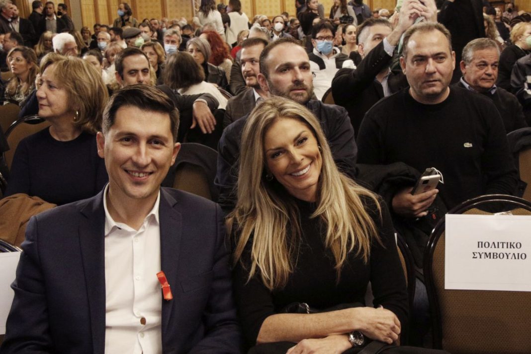 Κατερίνα Λάσπα: «Μεθά» από τα 18 της της με τον ήλιο του ΠΑΣΟΚ