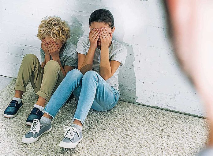 Πορνό, όπλα, τιμωρίες και δωροδοκίες ανωμαλίας στο σπίτι της απόλυτης φρίκης στα Πετράλωνα
