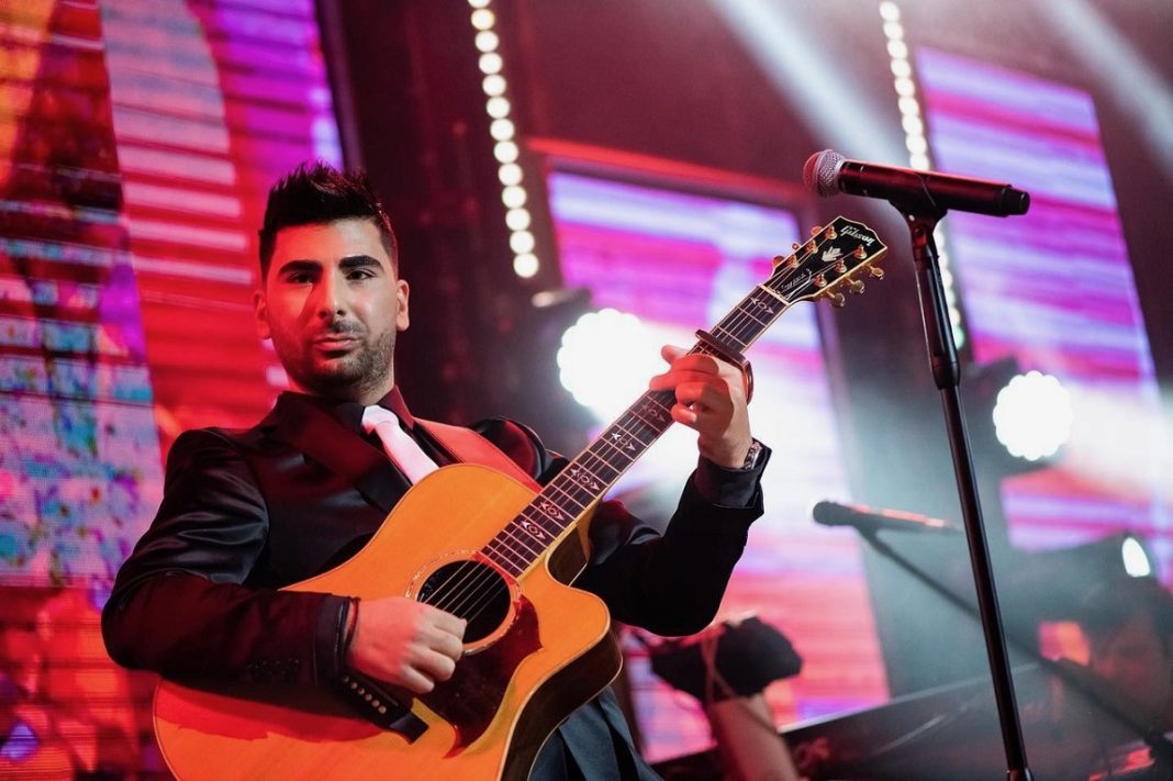 Kωνσταντίνος Παντελίδης: «Κάνει party» στο Tik Tok και γίνεται viral με το νέο του ακυκλοφόρητο τραγούδι