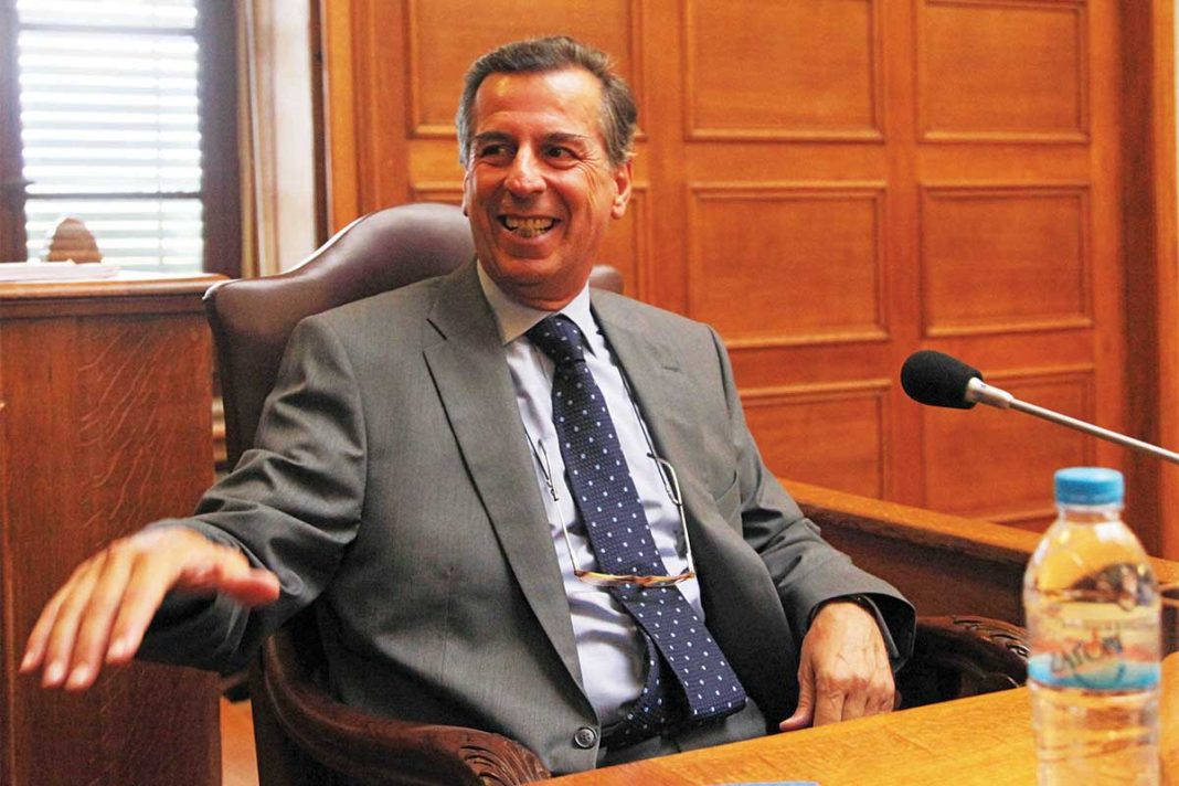 Ο Μιχάλης Λιάπης άνοιξε μαγαζί με γλυκά στο Καρπενήσι