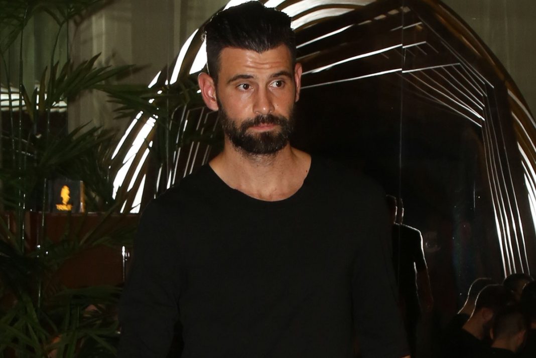 Στο χειρουργείο ο Μιχάλης Μουρούτσος μετά από ατύχημα – Οι φωτογραφίες από το νοσοκομείο