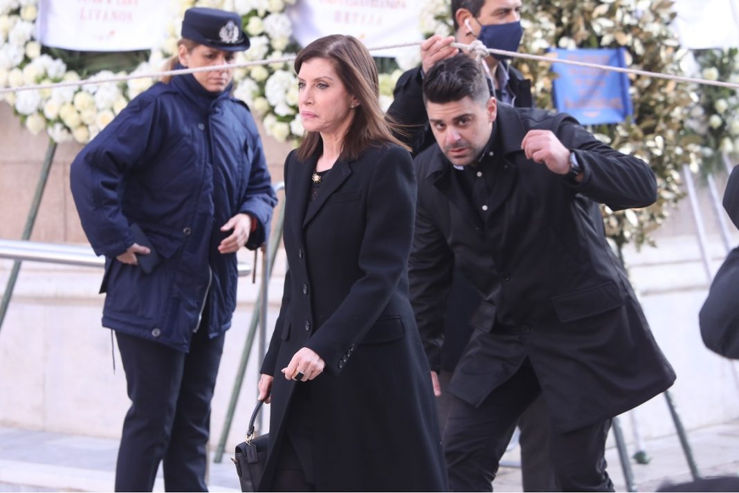 Κηδεία τέως βασιλιά Κωνσταντίνου: Το αντίο της Άννας Μισέλ Ασημακοπούλου στον νονό της