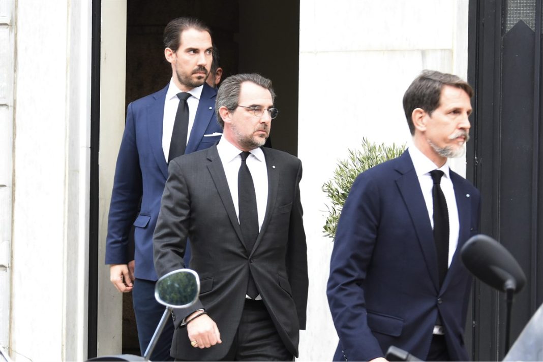 Το «όχι» του Μαξίμου στο αίτημα της οικογένειας του εκλιπόντος Κωνσταντίνου και η ταφή στο Τατόι