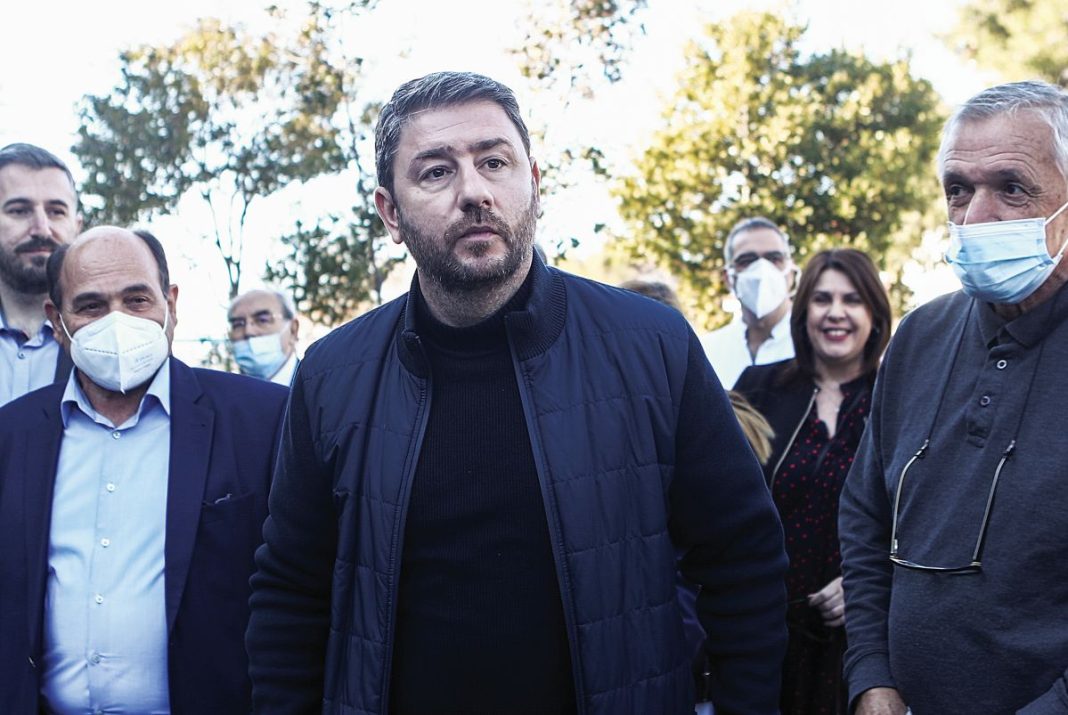 «Πανηγύρι» στα social media για τον τουρίστα Νίκο Ανδρουλάκη