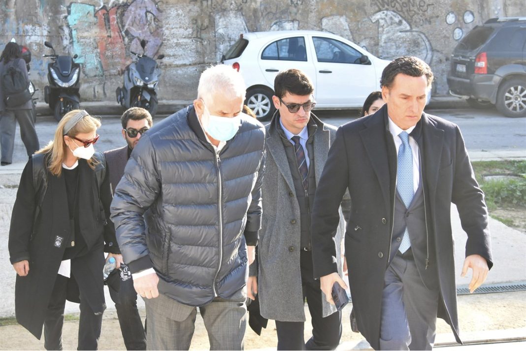 Ξέσπασε σε κλάματα ο Φιλιππίδης στην απολογία του: «Άπιστος υπήρξα αλλά όχι βιαστής»