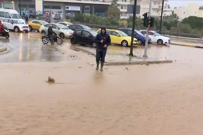 Κακοκαιρία στην Αττική: Χαλάζι στο κέντρο της Αθήνας - Ποτάμια οι δρόμοι