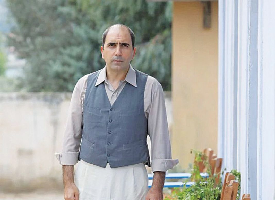 Αλέξανδρος Καλπακίδης: Ο μπουφετζής του Διαφανίου θα «Κάνει ότι κοιμάται»