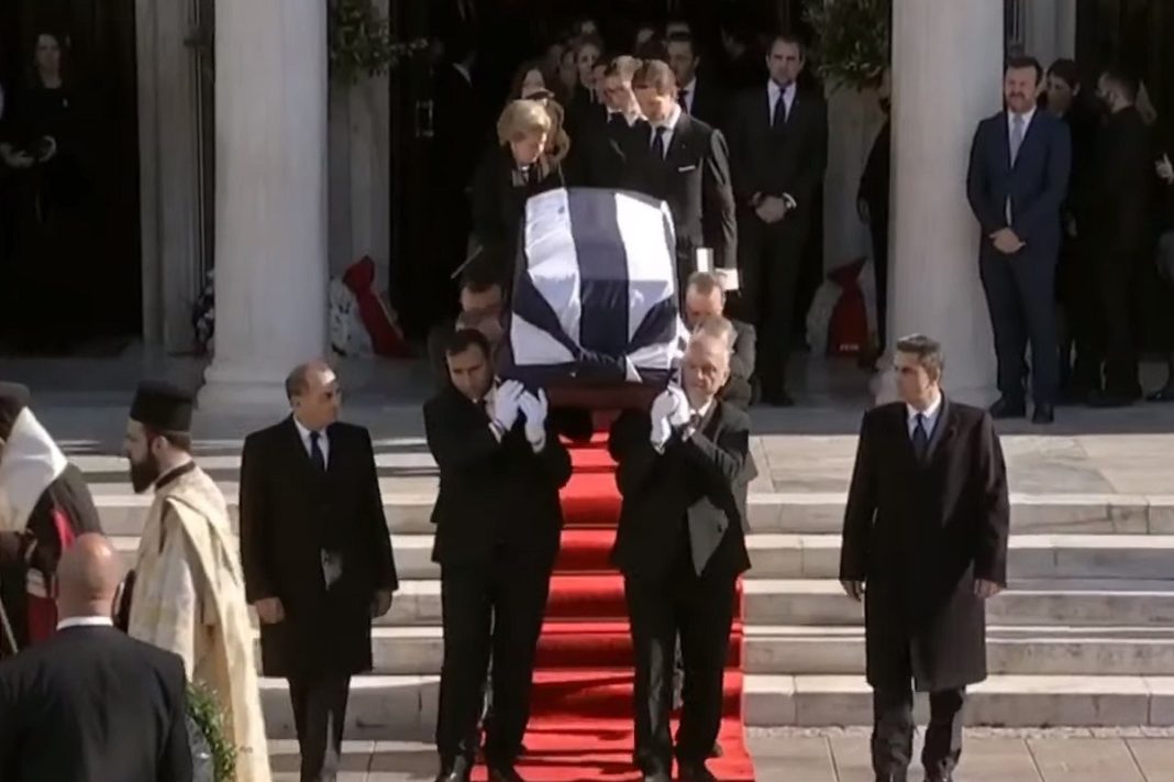 «Κωνσταντίνος, Κωνσταντίνος, ζήτω ο βασιλιάς», φώναζε το πλήθος μετά το τέλος της κηδείας