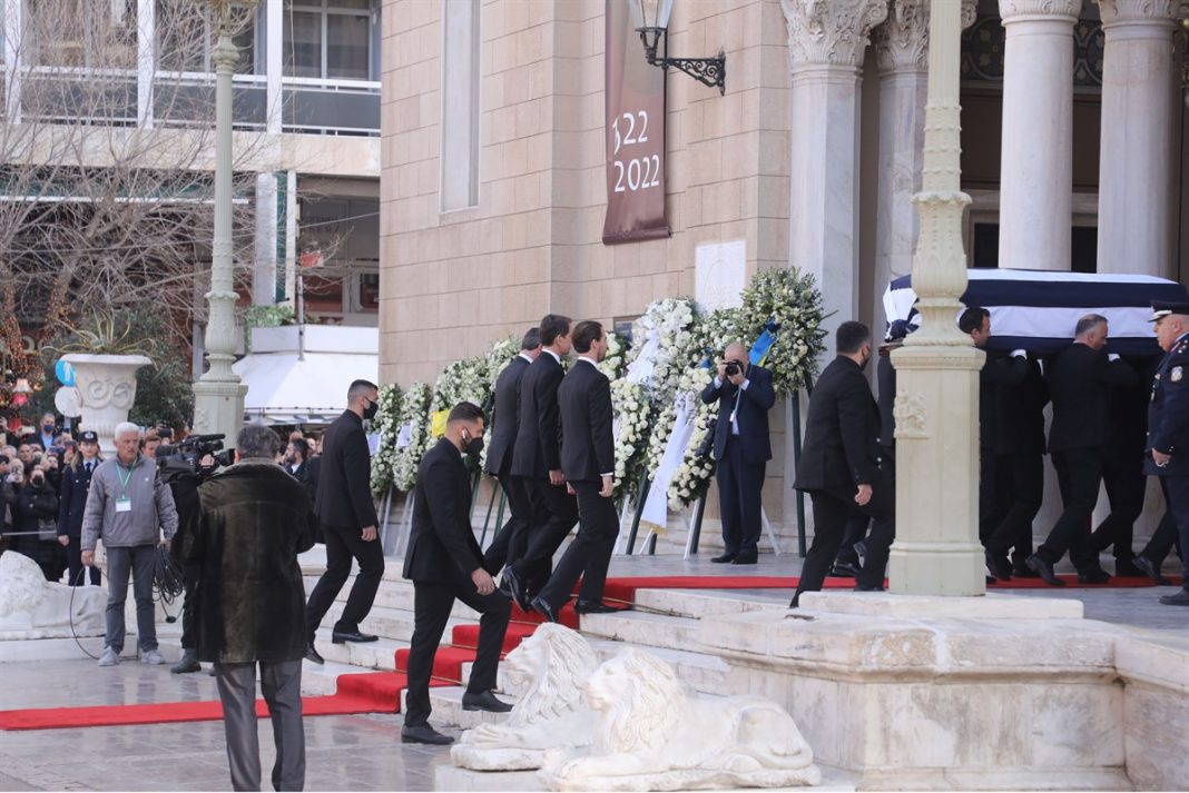 Το τελευταίο αντίο στον τέως βασιλιά Κωνσταντίνο