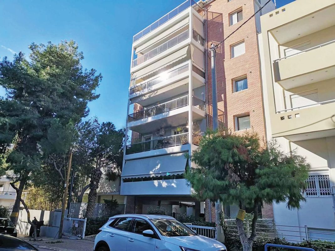 Εφιάλτης για οικογένεια επιχειρηματία από εισβολή αδίστακτων κουκουλοφόρων στο σπίτι του