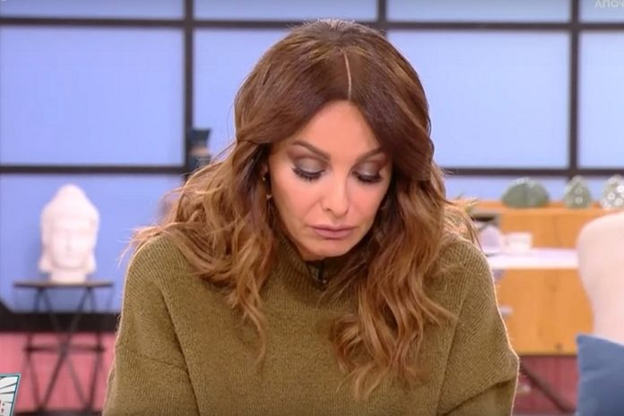Μπέττυ Μαγγίρα: Η ανησυχία μετά το μήνυμα που έλαβε on air στο κινητό της