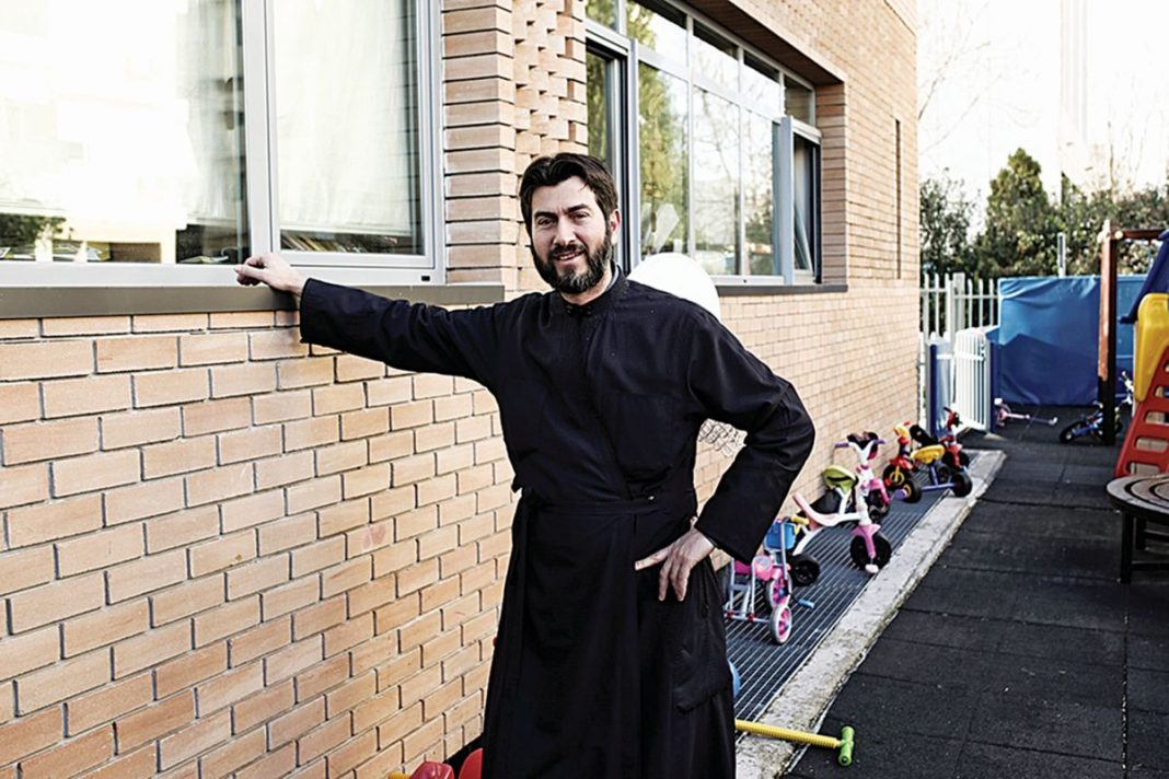 Οι δικηγόροι του πατέρα Αντωνίου θα ζητήσουν αύριο προθεσμία για τις έγγραφες εξηγήσεις του