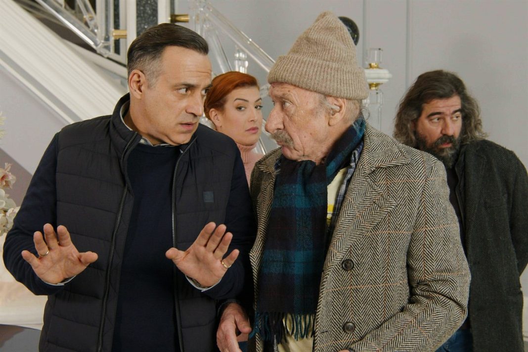«Ποιος Παπαδόπουλος;»: Ο Αρίστος θέλει να πουλήσει τη βίλα και ο αγοραστής θα φέρει ανατροπές