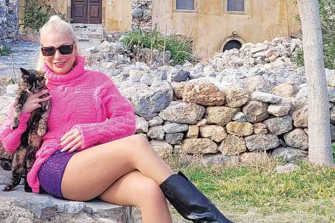 Στέλλα Μπεζαντάκου: Μικρή απόδραση στη Μονεμβασιά με τον σύζυγό της